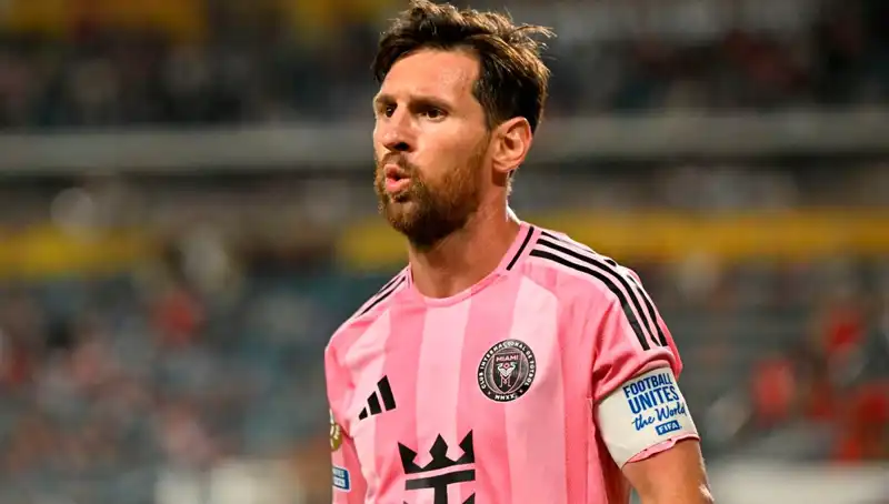 Messi'nin İlk Maçında Şok: Son Dakika Şutu Direkten Döndü!