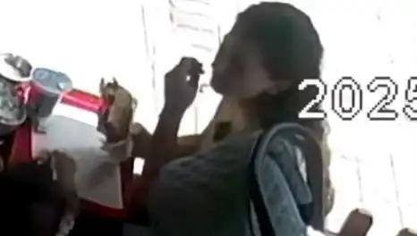 Saçını Tostun İçine Koyarak Skandal Yaratan Genç Kadın Olay Oldu
