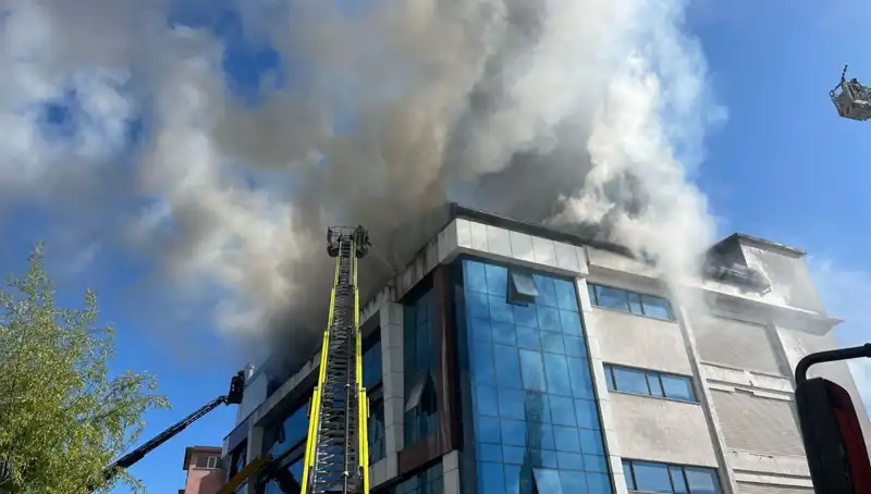 Esenyurt'ta Tekstil Atölyesinde Büyük Yangın: Olay Yeri Detayları ve İlk Bilgiler