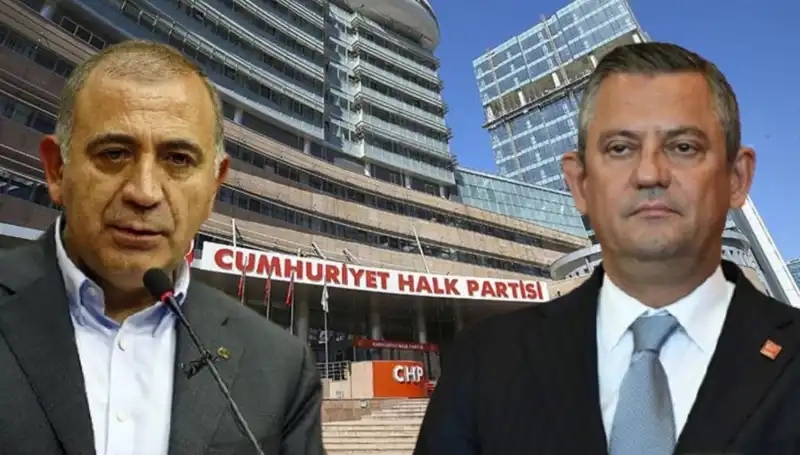 CHP Kuruluş Töreninde Sıcak Karşılama: Tekin ve Özgür Özel Bir Araya Geliyor!