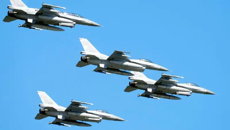 ABD'nin F-16 Planı: Ukraynalı Pilotlara 310 Milyon Dolarlık Eğitim Desteği