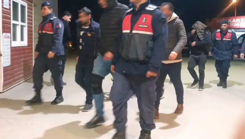 Bağ Evindeki Uyuşturucu Partisi: Polisten Baskın ve Gözaltılar