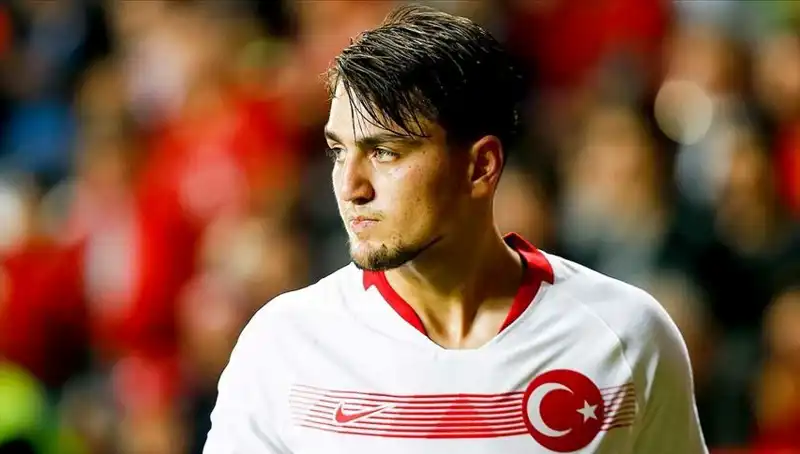 Beşiktaş’ın Transfer Hamleleri: Milli Futbolcudan Gelen Cevap Şaşırttı