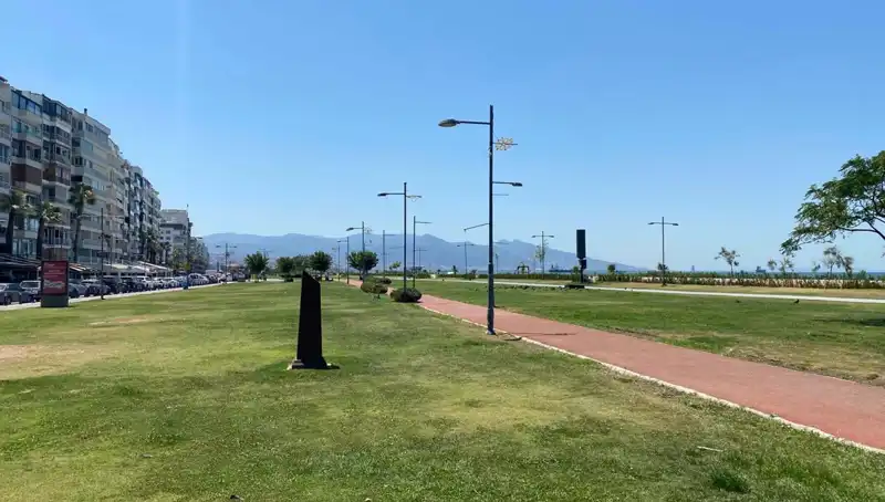 İzmir'de Sıcaklık Rekoru: Kordon Plajına Kimse Gitmedi!