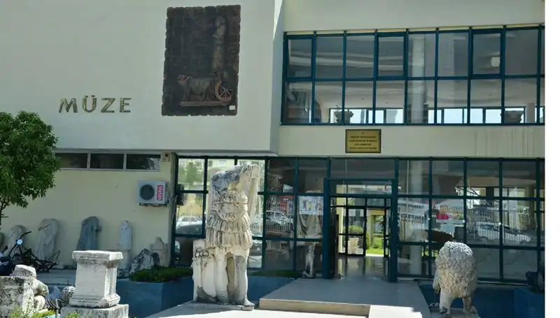 Çöpe Atılan Biletleri Yeniden Satan Musevi Müzesi Çalışanlarına Hapis Cezası!