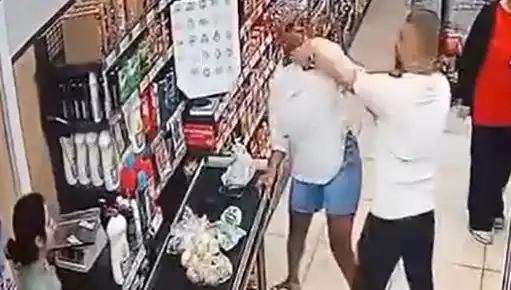 Market Kasa Sırasında Şok Eden Olay: Kadına Çocuk Önünde Saldırı!