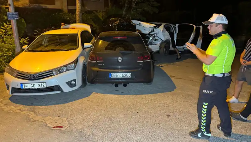Alkollü Sürücü Sokakları Esir Aldı: Üç Araca Çarptı, Büyüyen Tehlike