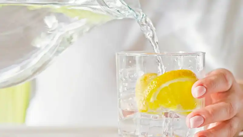 Limonlu Su Tüketmenin Vücuda Sağladığı 8 Bilinmeyen Faydası