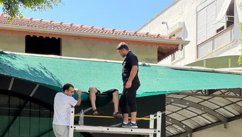 Dengesini Kaybeden Genç Balkondan Düştü: Olay Anı Görüntülendi