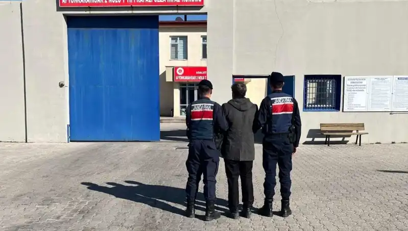 10 Yıl Hapis Cezası ile Aranan Şahıs Gizlenirken Yakalandı