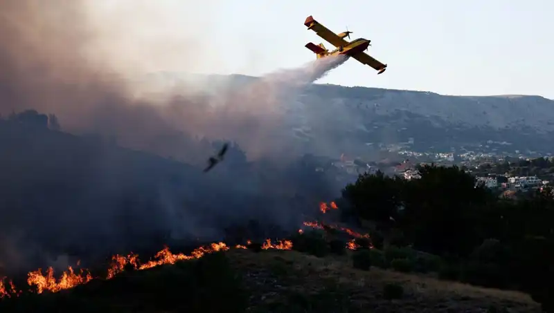 Sakız Adası'ndaki Orman Yangını: Son Durum ve Kontrol Altına Alma Çabaları
