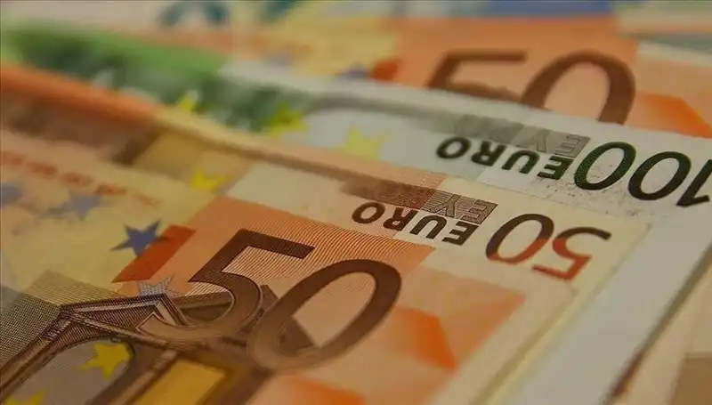 Euro'nun Zirve Tırmanışı Sonrasında Gerileme: Nedenler ve Etkileri
