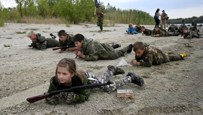 Rusya’da Çocuk Askerler: 8 Yaşında Savaşçı Olmanın Zorlukları