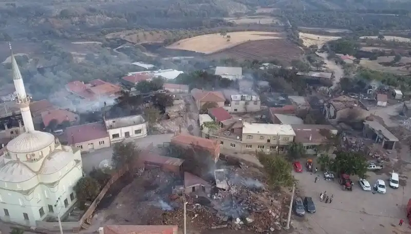 Çanakkale'de Dev Yangın: Havanın Gerisinde Yanan Orman Alanları Görüntülendi!