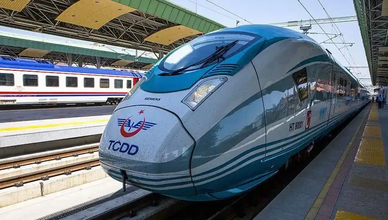 TCDD Tren Makinisti Alımı: Başvuru Şartları ve Süreci Detaylarıyla Açıklandı