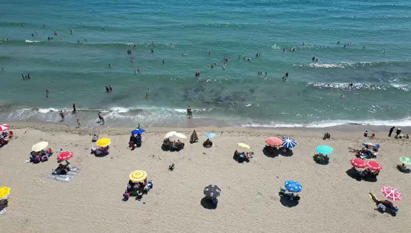 Sıcak Hava Tekirdağ Sahillerinde İnsanları Buluşturdu