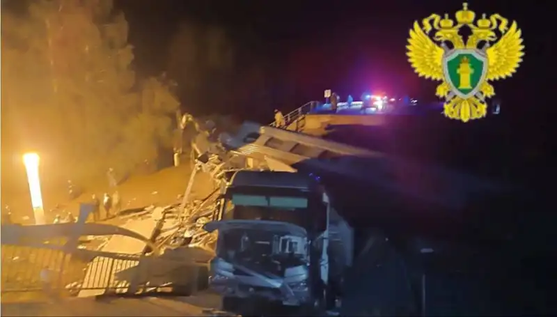 Rusya'da Köprü Çöktü: Tren Kazasında Can Kaybı ve Yaralılar