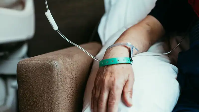 35 Yaşında Yüzleştiği Kolon Kanseri: Doktorlar Düğün Stresine Bağladı