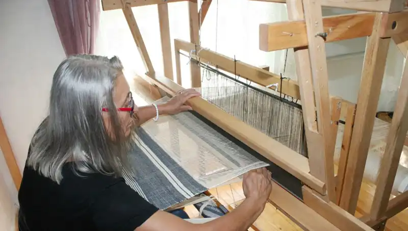 Eski Giysilerin İpleriyle Yenilikçi Eşyalar Yaratma Sanatı