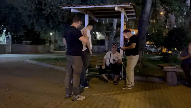 Kısmı Görme Kaybı Olan Adamın Telefonu Çaldı: Olayın Karşısında Ne Yapmalı?