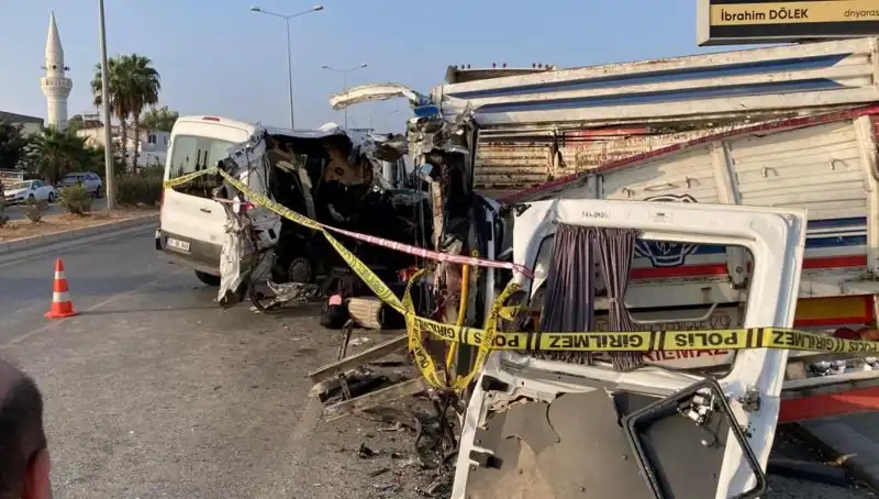 Mersin'de Tatil Yolunda Facia: İki Can Gitti, On Yaralı!