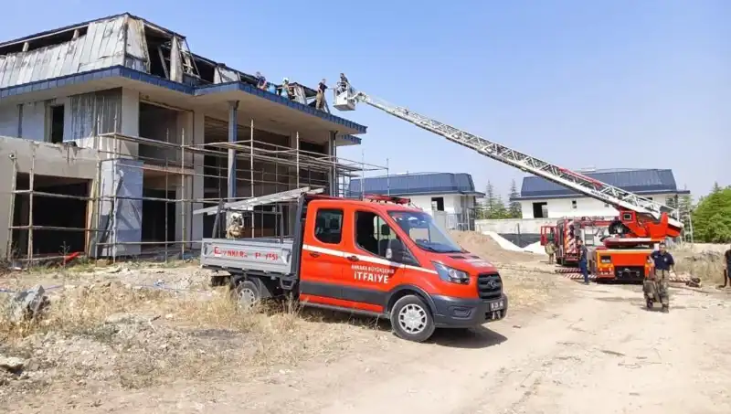 Ankara Gölbaşı'nda Villaların Bulunduğu Alanda Yangın Paniği Yaşandı