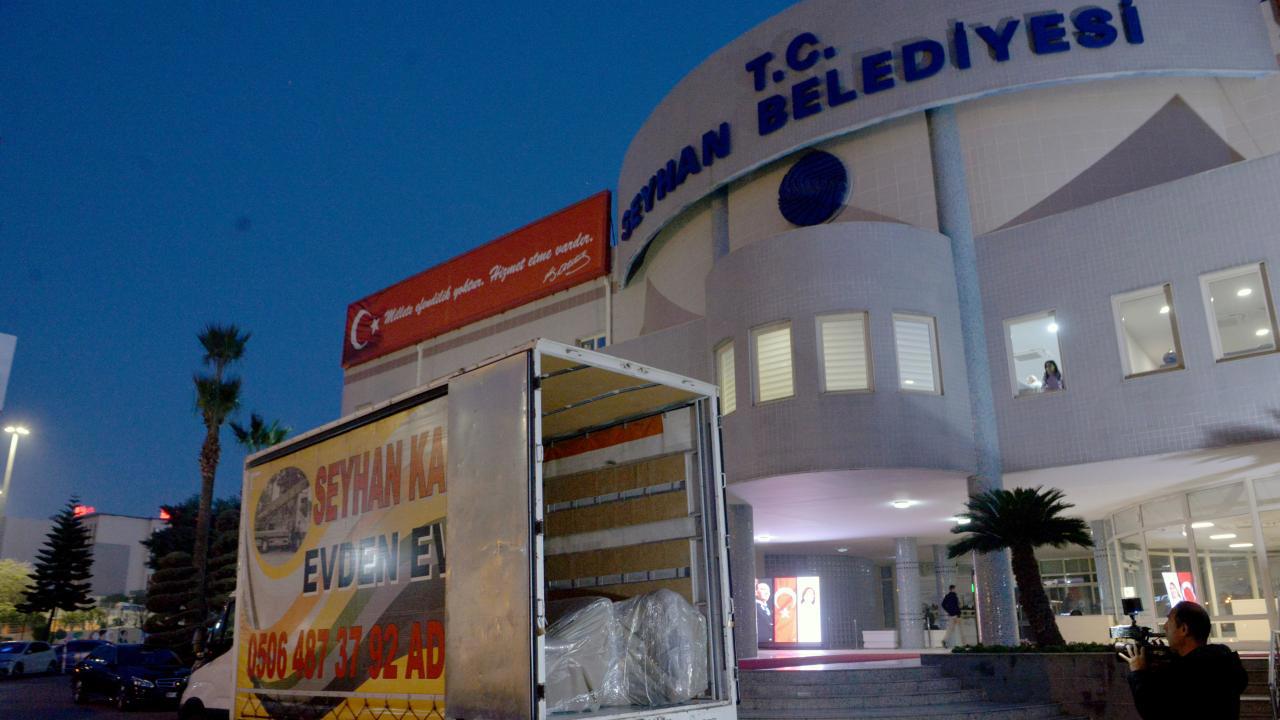 Seyhan Belediyesi'nin Hesabına Haciz Konuldu