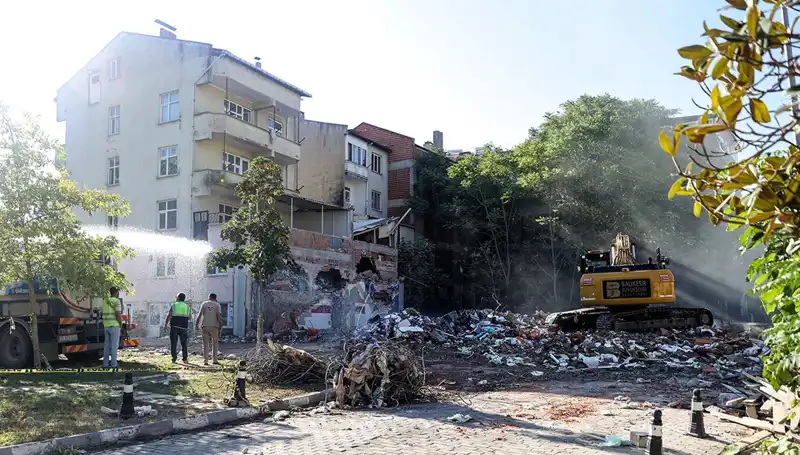 Sındırgı'da Depremler Devam Ediyor: Artçılar Neden Sona Ermiyor?