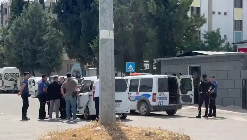 Adliye Önünde Korkunç Kavga: 5 Yaralı, 7 Gözaltı