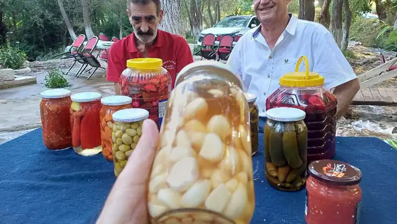 Araban Sarımsağıyla Hazırlanan Turşu ile Sağlığınıza Sağlık Katın!