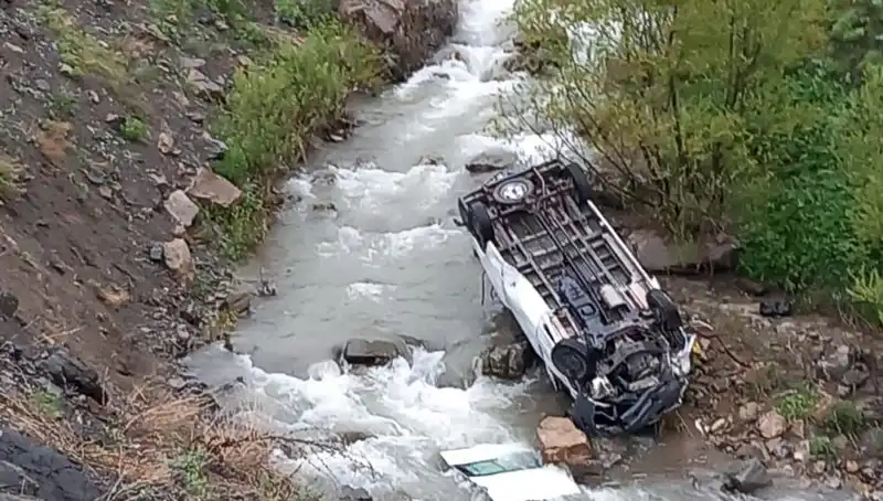 Hakkari'de İşçileri Taşıyan Minibüs Devrildi: Korkunç Kaza Sonrası İlk Bilgiler