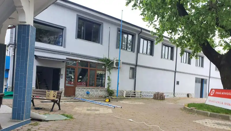 Tabela Takarken 3 Metre Yükseklikten Düşen İşçi Hayat Mücadelesi Veriyor