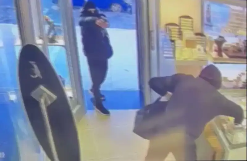 Ümraniye’de Maskeli Soyguncuların Korkutan Girişimi: Neler Oldu?