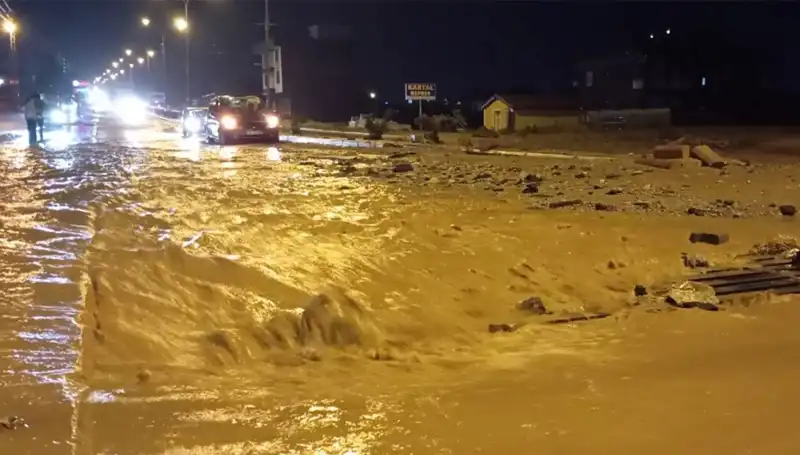 Konya ve Ankara’da Sel Felaketi: Hayat Durma Noktasına Geldi!