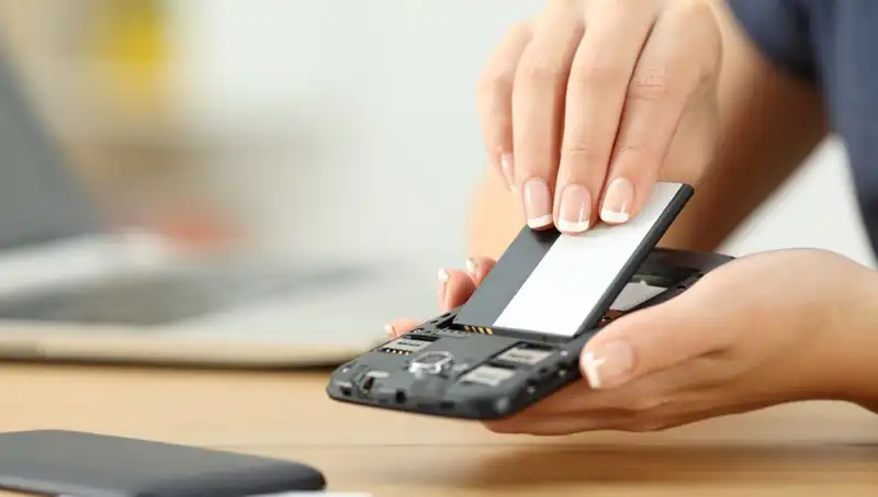 Xiaomi CEO’su Karpuz Testi ile Batarya Dayanıklılığını Gösterdi