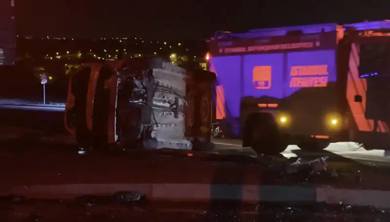 Havalimanı Yolunda Kaza: Takla Atan Araçta 6 Kişi Yaralandı